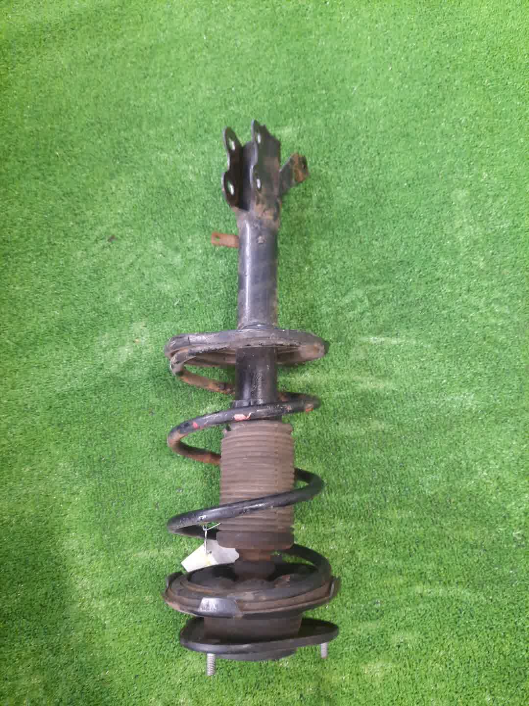 Стойка левая передняя TOYOTA CERES, COROLLA, COROLLA LEVIN, SPRINTER MARINO, SPRINTER, SPRINTER TRUENO AE100, AE110, EE101, EE111, EE108 5A-FE, 4E-FE, 3E 1 ракурс