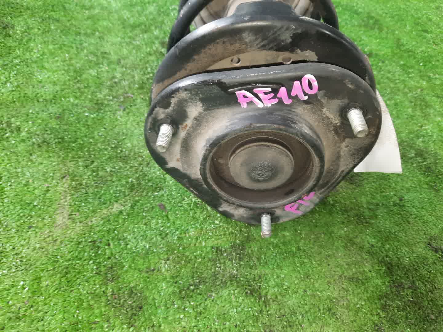 Стойка левая передняя TOYOTA CERES, COROLLA, COROLLA LEVIN, SPRINTER MARINO, SPRINTER, SPRINTER TRUENO AE100, AE110, EE101, EE111, EE108 5A-FE, 4E-FE, 3E 2 ракурс