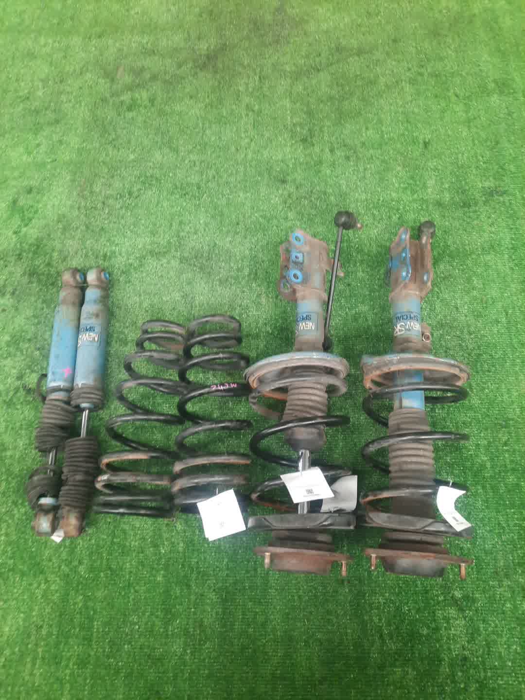 Стойка левая передняя  MAZDA BONGO FRIENDEE SG5W J5-DE 1 ракурс