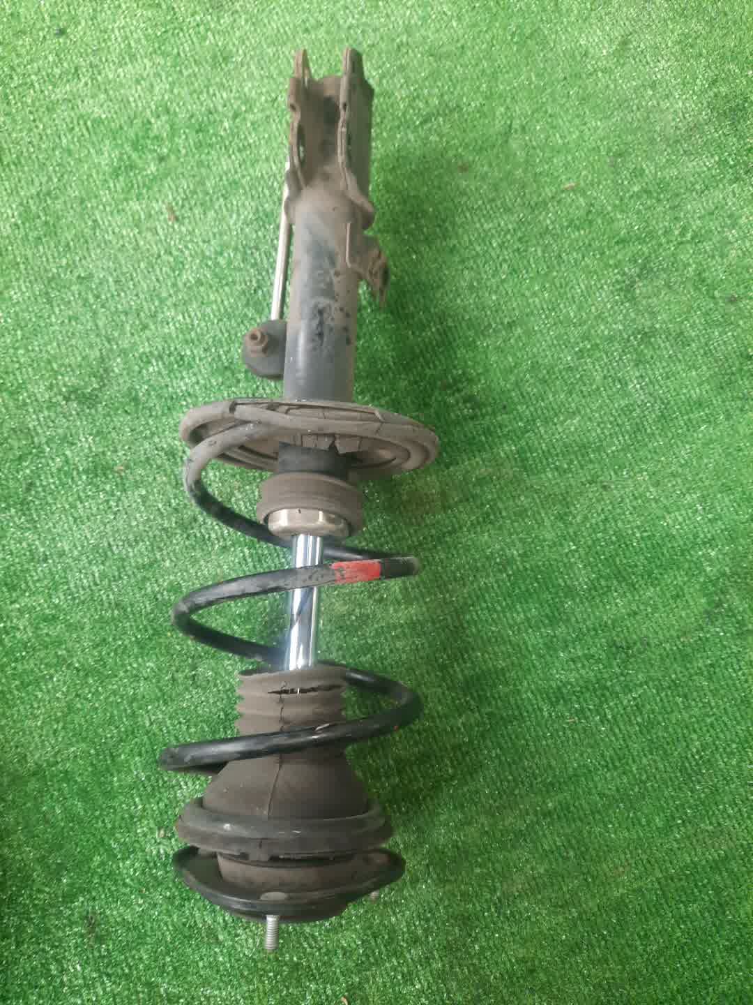 Стойка левая передняя TOYOTA COROLLA, PREMIO, COROLLA SPACIO, WISH, ALLION, COROLLA FIELDER, ALLEX, COROLLA RUNX, WILL VS, COROLLA  AXIO ZZE124, NZE121, NZE120, ZZE122, NZE124, CE121, ZRT265, ZZT240, NZT240, ZRT260, ZZT245, NZT260, ZRT261, NZE121N, Z