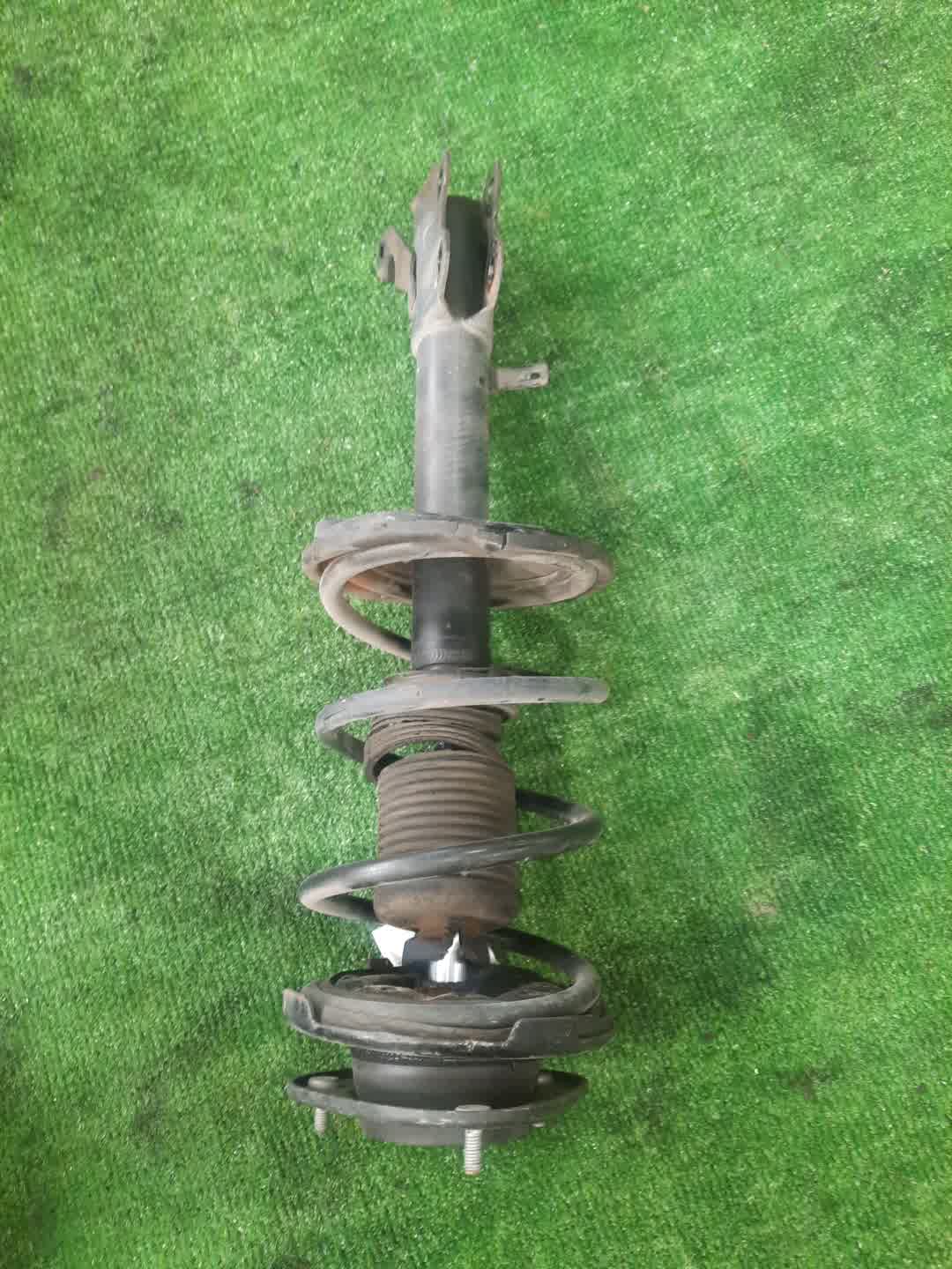 Стойка правая передняя TOYOTA CERES, COROLLA, COROLLA LEVIN, SPRINTER MARINO, SPRINTER, SPRINTER TRUENO AE100, AE110, EE101, EE111, EE108 5A-FE, 4E-FE, 3E 1 ракурс