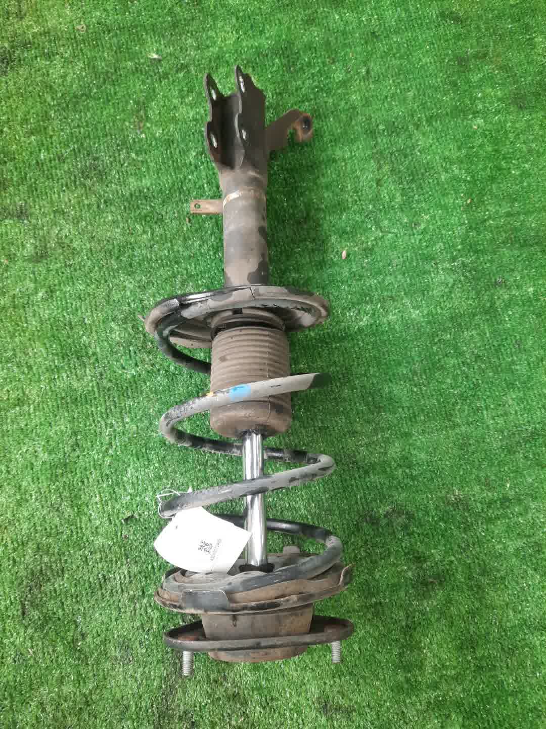 Стойка левая передняя TOYOTA CERES, COROLLA, COROLLA LEVIN, SPRINTER MARINO, SPRINTER, SPRINTER TRUENO AE100, AE110, EE101, EE111, EE108 5A-FE, 4E-FE, 3E 1 ракурс