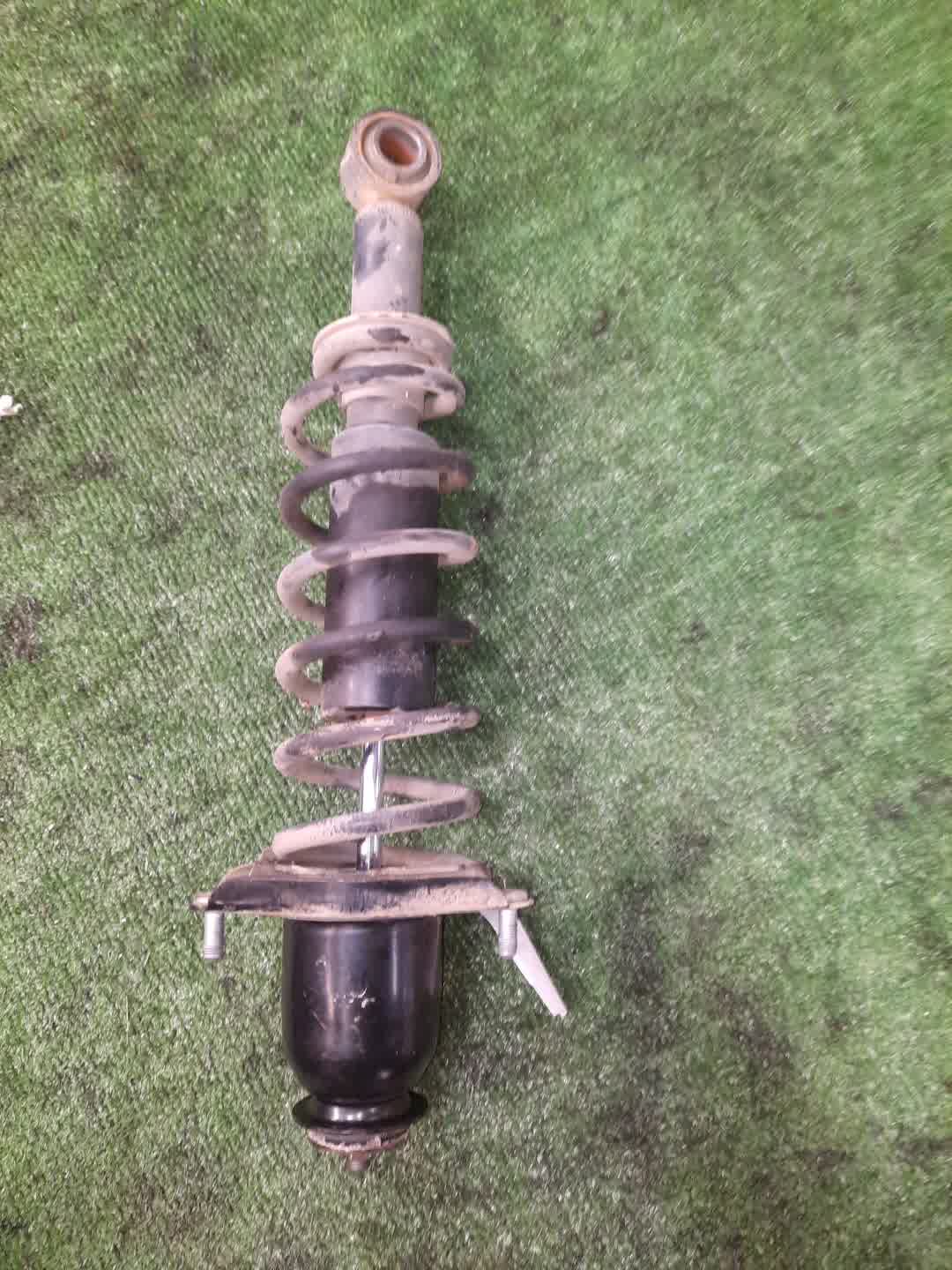 Стойка левая задняя TOYOTA COROLLA, OPA, PREMIO, PRIUS, COROLLA SPACIO, VISTA, ALLION, COROLLA FIELDER, ALLEX, COROLLA RUNX, SIENTA, WILL VS, VISTA ARDEO, COROLLA  AXIO NZE121, NZE120, NZE141, ZZE122, CE121, ZZE123, ACT10, ZCT10, ZZT240, NZT240, AZT2
