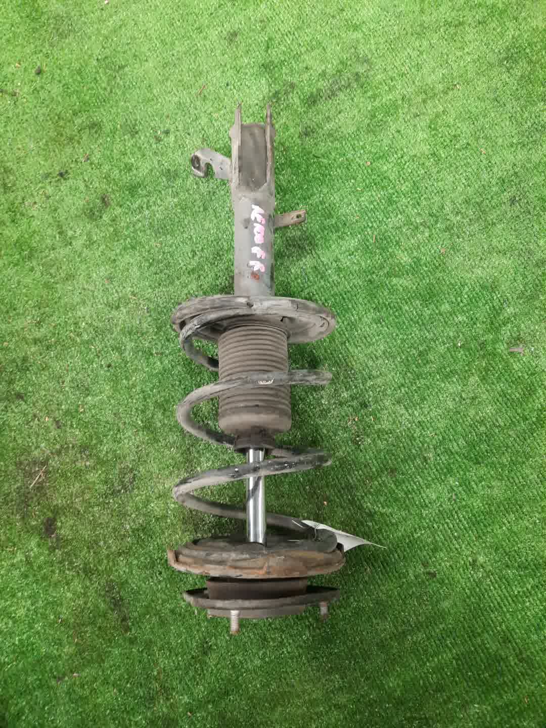 Стойка правая передняя TOYOTA CERES, COROLLA, COROLLA LEVIN, SPRINTER MARINO, SPRINTER, SPRINTER TRUENO AE100, AE110, EE101, EE111, EE108 5A-FE, 4E-FE, 3E 1 ракурс