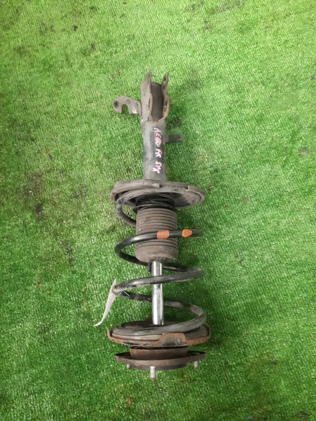 Стойка правая передняя TOYOTA CERES, COROLLA, COROLLA LEVIN, SPRINTER MARINO, SPRINTER, SPRINTER TRUENO AE100, AE110, EE101, EE111, EE108 5A-FE, 4E-FE, 3E 1 ракурс