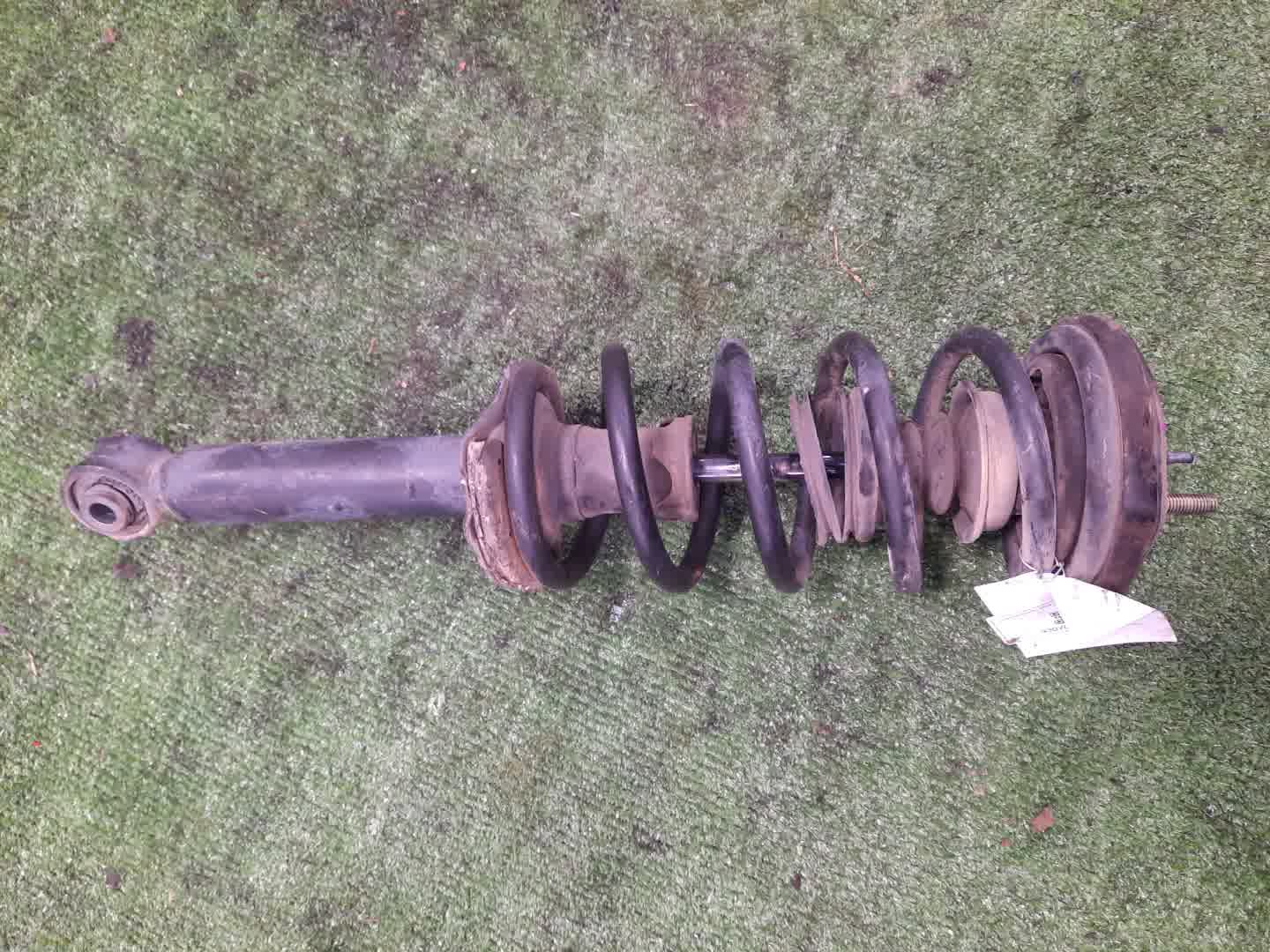 Стойка левая задняя NISSAN BLUEBIRD, PRIMERA QU14, HU14, EU14, P11, WP11, QP11, HP11, WQP11, WHP11 QG18DE, QG18DD, SR20DE, SR20VE, SR18DE 1 ракурс