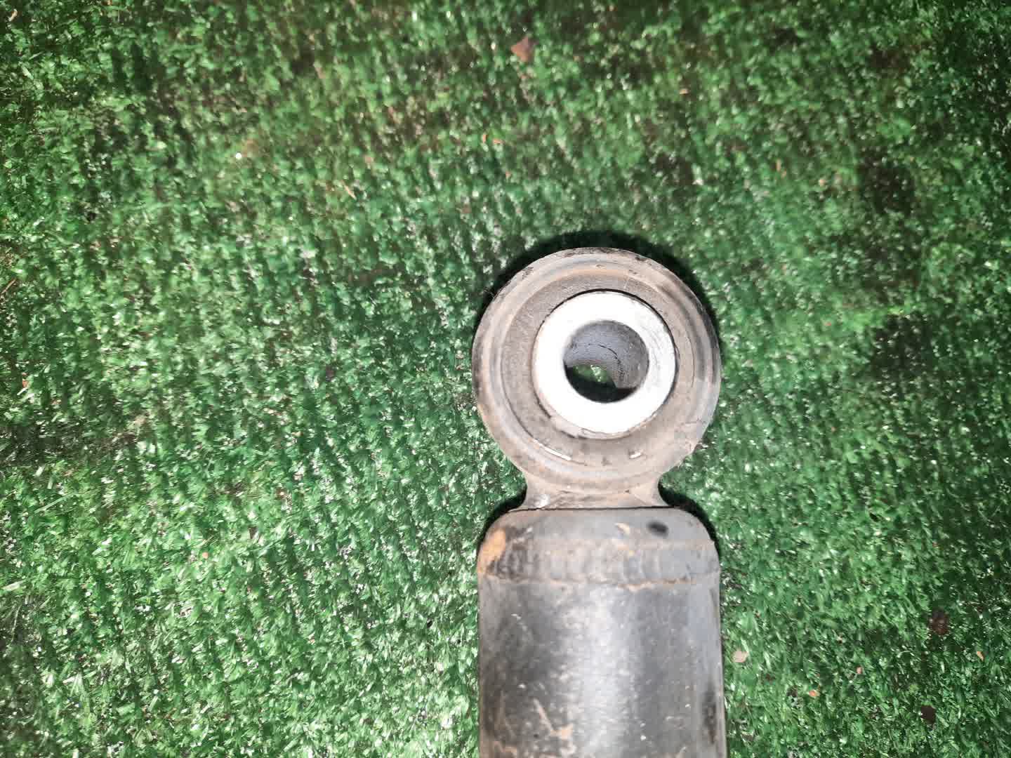 Стойка правая задняя SUBARU LEGACY BEE, BES, BE5, BH5, BL5, BP9, BP5, BPE, BHC, BE9, BLE, BL9 EZ30DE, EJ20TT, EJ20DE, EJ20E, EJ20T, EJ25E, EJ25DE, EJ25T 3 ракурс