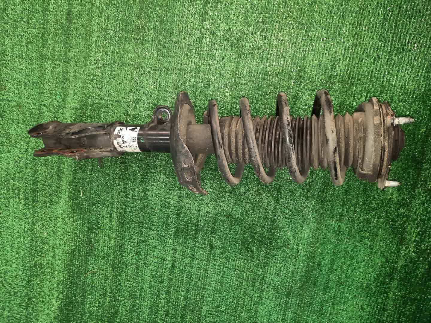 Стойка левая передняя HONDA ODYSSEY RC1 K24W 1 ракурс Стойка левая передняя HONDA ODYSSEY RC1 K24W 1 ракурс