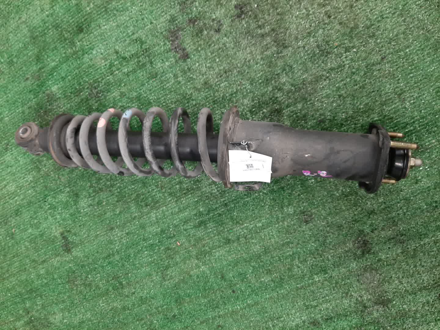 Стойка правая задняя TOYOTA BREVIS, CROWN, PROGRES, ALTEZZA, VEROSSA, MARK II JCG10, JCG11, JCG15, GS171, JZS175, JZS171, JZS173, JZS179, JKS175, GXE10, SXE10, JCE10, GXE15, JCE15, GX110, JZX110, GX115, JZX115 1JZ-FSE, 2JZ-FSE, 1G-FE, 1JZ-GE, 2JZ-GE,