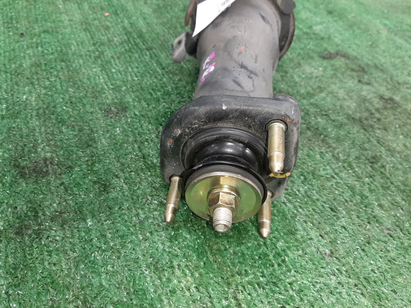 Стойка правая задняя TOYOTA BREVIS, CROWN, PROGRES, ALTEZZA, VEROSSA, MARK II JCG10, JCG11, JCG15, GS171, JZS175, JZS171, JZS173, JZS179, JKS175, GXE10, SXE10, JCE10, GXE15, JCE15, GX110, JZX110, GX115, JZX115 1JZ-FSE, 2JZ-FSE, 1G-FE, 1JZ-GE, 2JZ-GE,