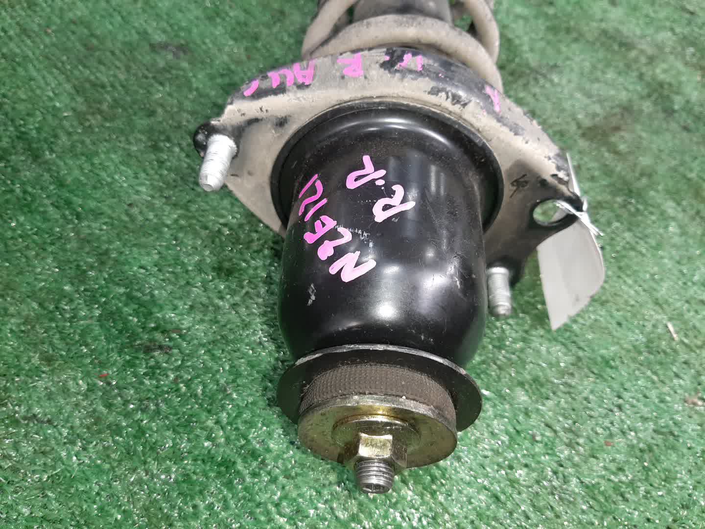 Стойка правая задняя TOYOTA COROLLA, OPA, PREMIO, COROLLA SPACIO, VISTA, ALLION, COROLLA FIELDER, ALLEX, COROLLA RUNX, SIENTA, WILL VS, VISTA ARDEO, COROLLA  AXIO NZE121, NZE120, NZE141, ZZE122, CE121, ZZE123, ACT10, ZCT10, ZZT240, NZT240, AZT240, NZ