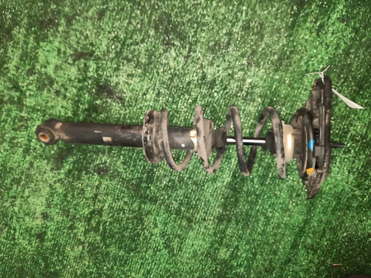 Стойка левая задняя NISSAN SUNNY, BLUEBIRD SYLPHY B15, G10 QG13DE, QG15DE, QG18DD, QG18DE 1 ракурс