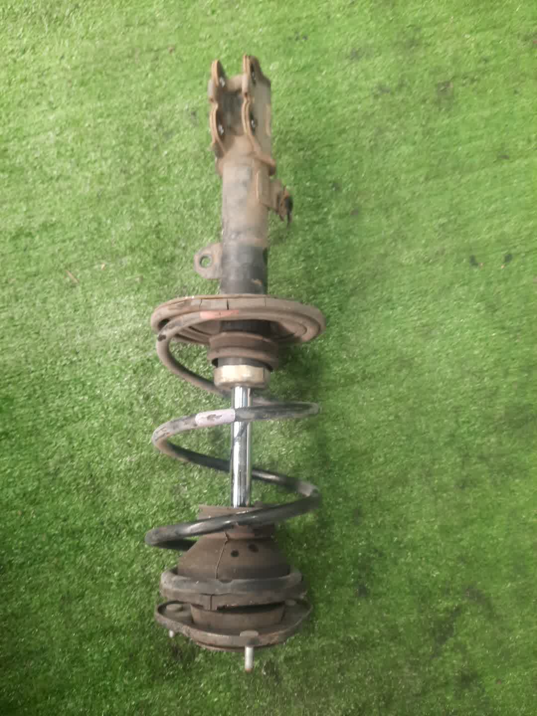 Стойка левая передняя TOYOTA COROLLA, PREMIO, COROLLA SPACIO, WISH, ALLION, COROLLA FIELDER, ALLEX, COROLLA RUNX, WILL VS, COROLLA  AXIO ZZE124, NZE121, NZE120, ZZE122, NZE124, CE121, ZRT265, ZZT240, NZT240, ZRT260, ZZT245, NZT260, ZRT261, NZE121N, Z