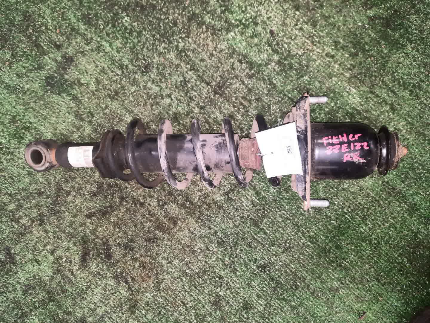 Стойка правая задняя TOYOTA COROLLA, OPA, PREMIO, COROLLA SPACIO, VISTA, ALLION, COROLLA FIELDER, ALLEX, COROLLA RUNX, SIENTA, WILL VS, VISTA ARDEO, COROLLA  AXIO NZE121, NZE120, NZE141, ZZE122, CE121, ZZE123, ACT10, ZCT10, ZZT240, NZT240, AZT240, NZ