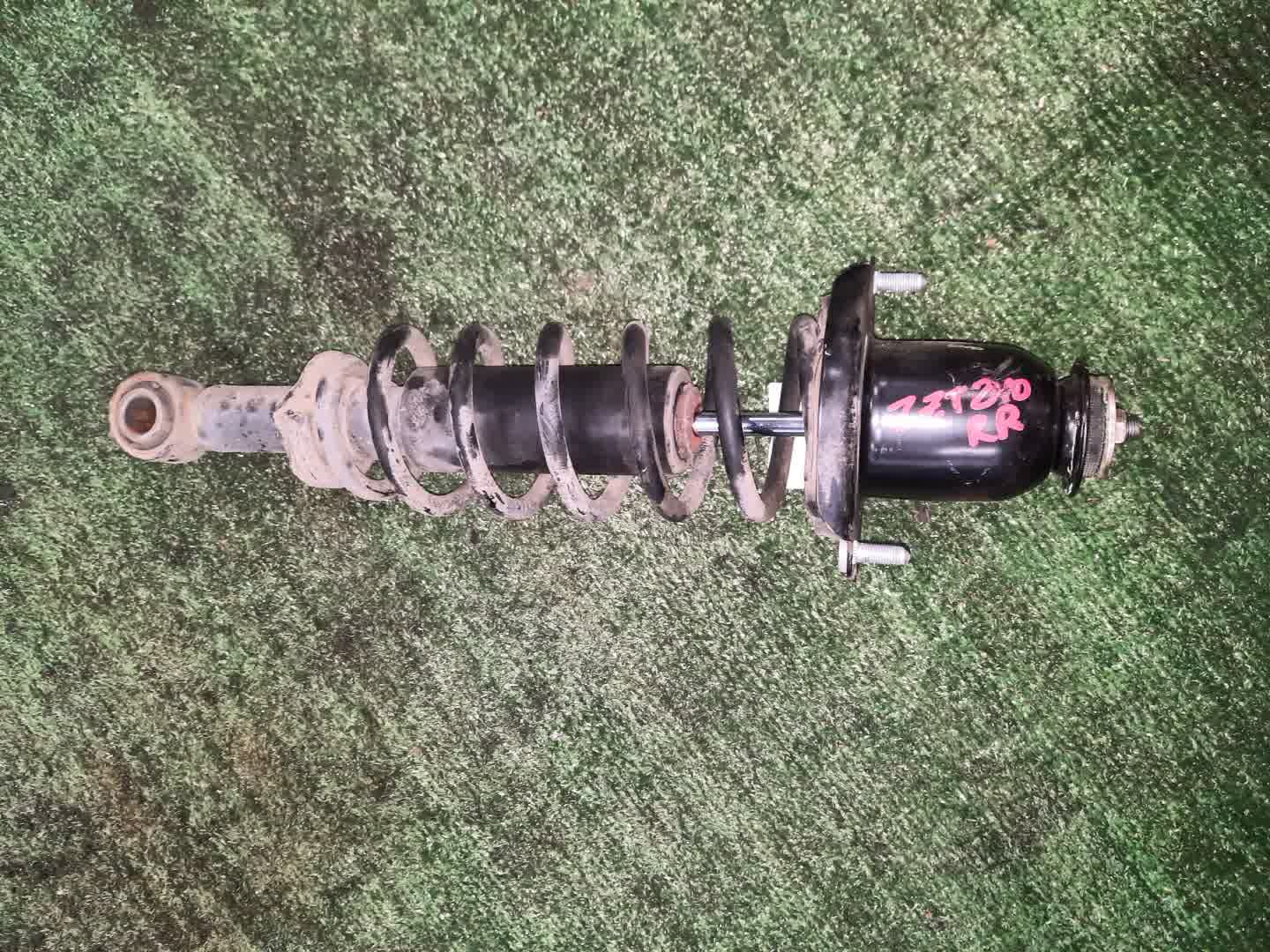 Стойка правая задняя TOYOTA COROLLA, OPA, PREMIO, PRIUS, COROLLA SPACIO, VISTA, ALLION, COROLLA FIELDER, ALLEX, COROLLA RUNX, SIENTA, WILL VS, VISTA ARDEO, COROLLA  AXIO NZE121, NZE120, NZE141, ZZE122, CE121, ZZE123, ACT10, ZCT10, ZZT240, NZT240, AZT