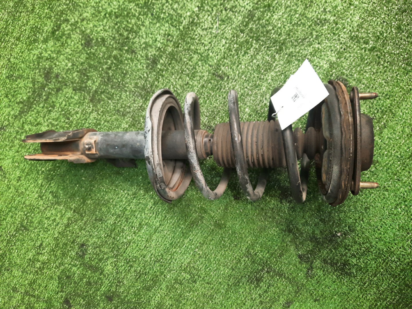Стойка левая передняя MITSUBISHI CHARIOT GRANDIS, RVR, CHARIOT N84W, N94W, N96W, N86W, N71W, N61W 4G64, 6G72, 4G93 1 ракурс
