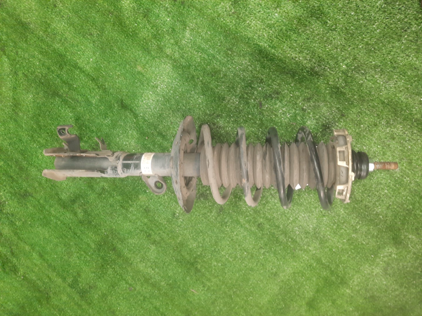 Стойка правая передняя HONDA FIT, FIT SHUTTLE GE6, GP1, GP4, GE8, GG7, GP2 L13A, LDA, LEA, L15A 1 ракурс Стойка правая передняя HONDA FIT, FIT SHUTTLE GE6, GP1, GP4, GE8, GG7, GP2 L13A, LDA, LEA, L15A 1 ракурс