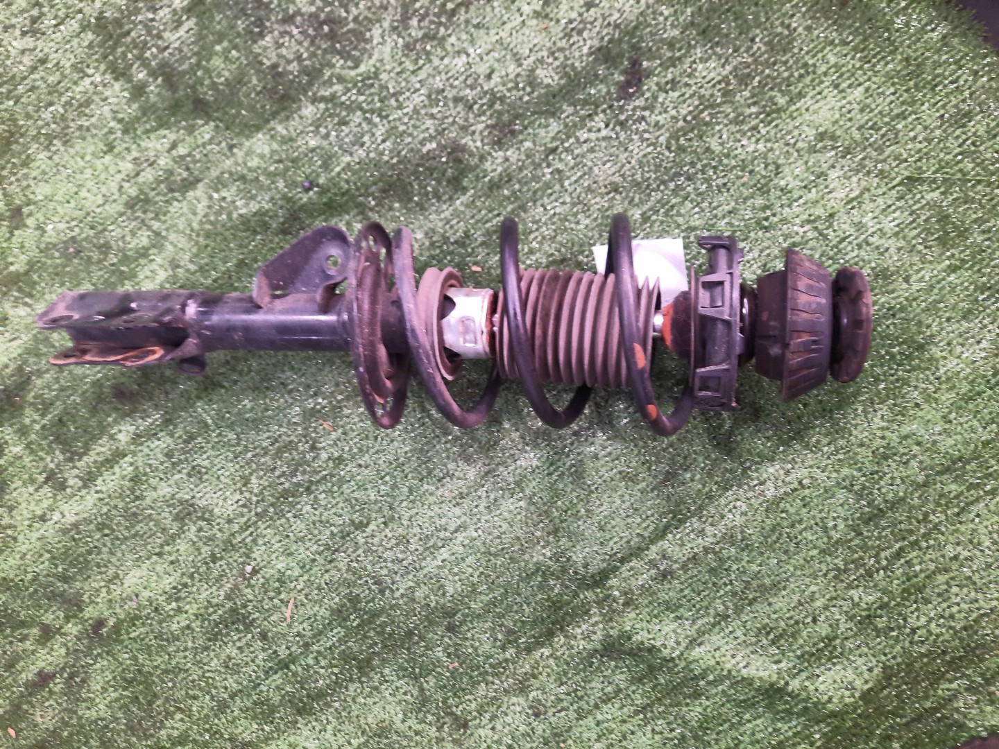 Стойка левая передняя HONDA FIT GD3, GD1 L15A, L13A 1 ракурс