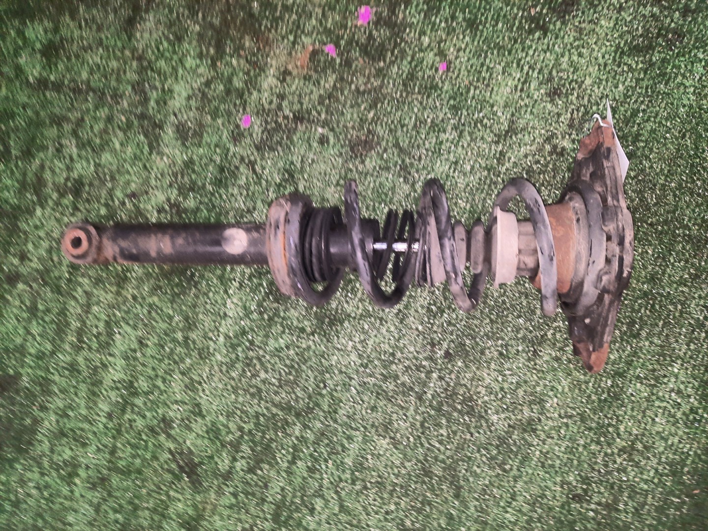 Стойка правая задняя NISSAN PRIMERA P12, QP12, TP12, HP12, RP12, WTP12, WHP12, WRP12 QG18DE, QR20DE, SR20VE, QR25DD 1 ракурс