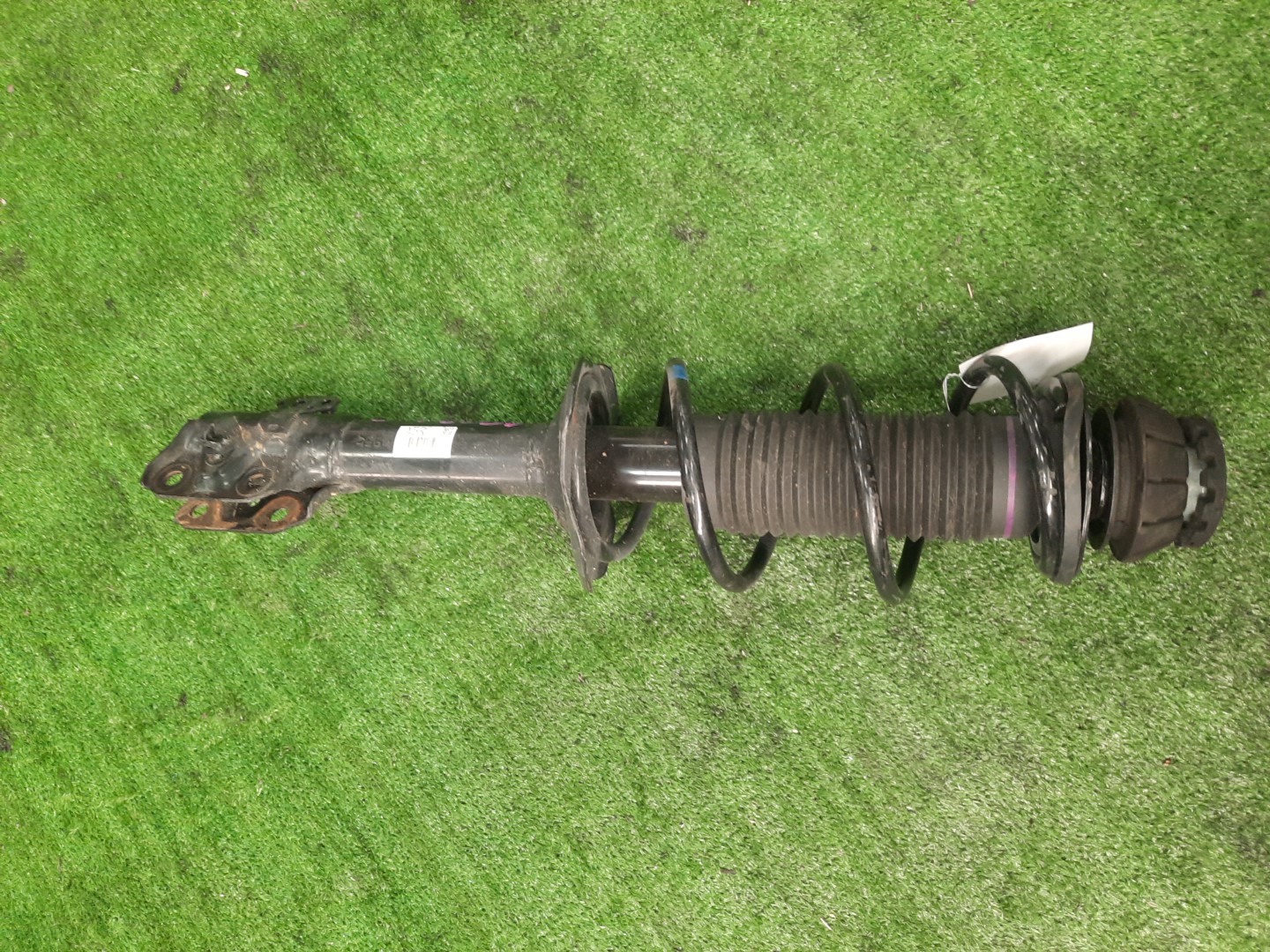 Стойка правая передняя  TOYOTA RAIZE, ROCKY A200A, A201A, A202A, A200S, A202S, A201S 1KR-VET, WA-VE, WA-VEX 1 ракурс
