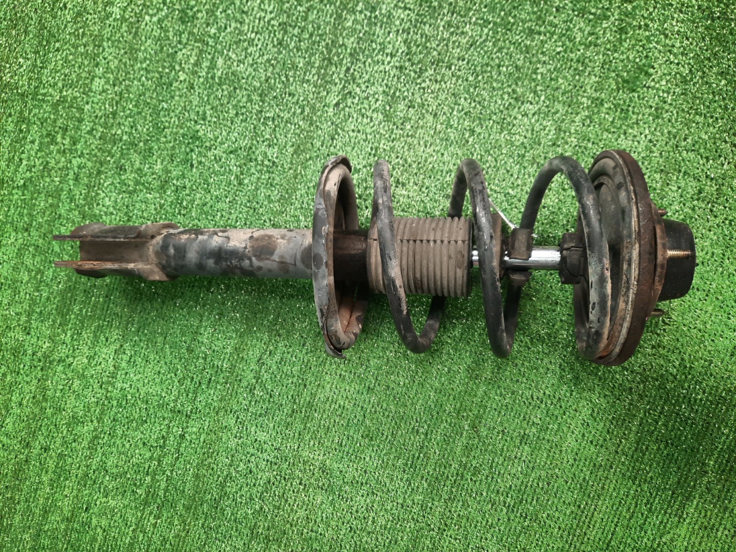 Стойка правая передняя MITSUBISHI PAJERO IO H61W, H62W, H71W, H72W, H76W, H66W, H67W, H77W 4G93, 4G94, 4G93T 1 ракурс