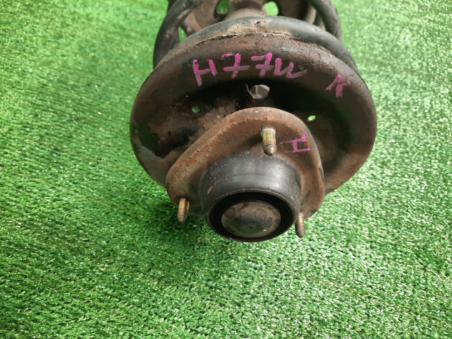 Стойка правая передняя MITSUBISHI PAJERO IO H61W, H62W, H71W, H72W, H76W, H66W, H67W, H77W 4G93, 4G94, 4G93T 2 ракурс