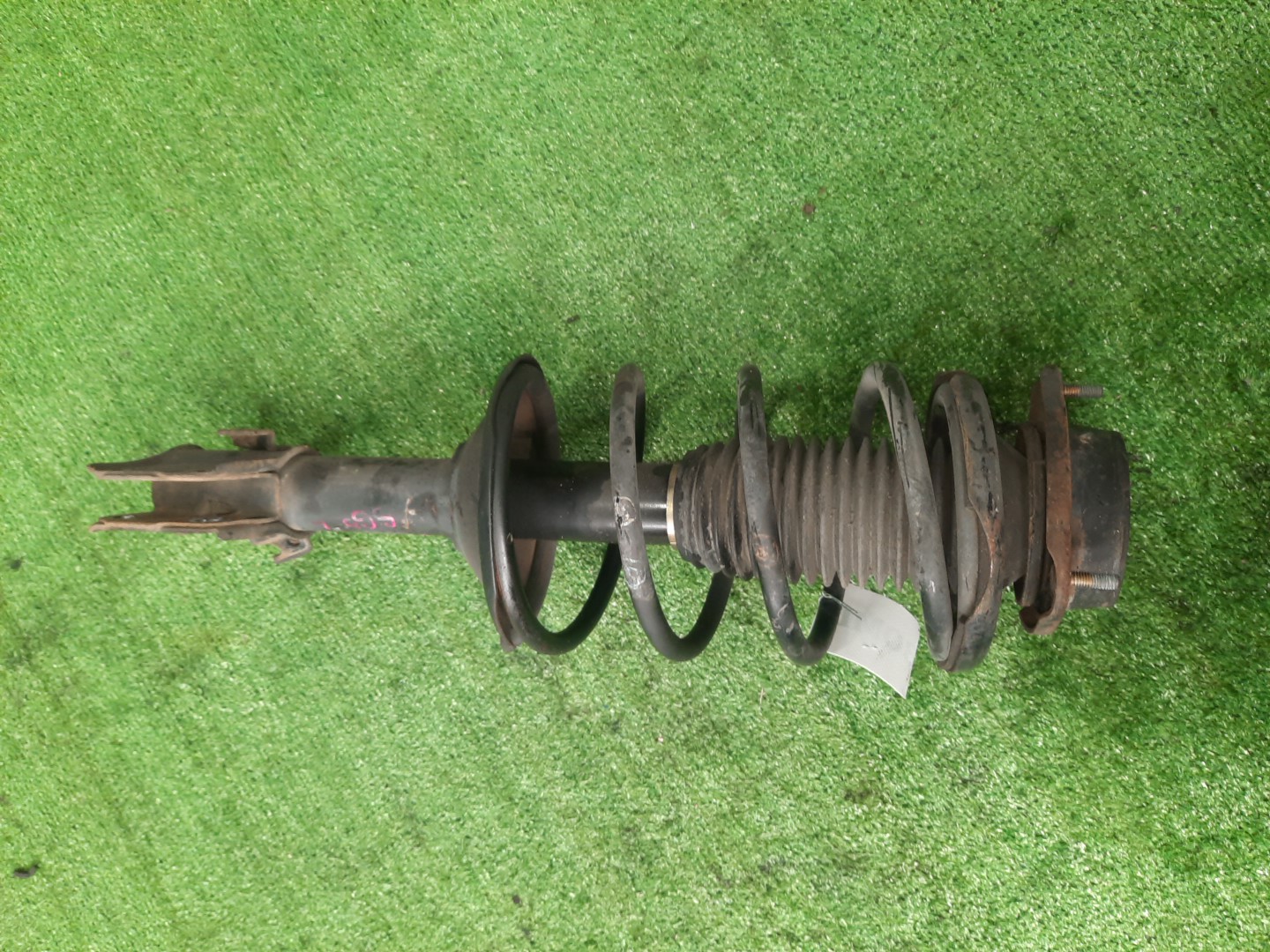 Стойка левая передняя SUBARU FORESTER SG5 EJ20T, EJ20E 1 ракурс Стойка левая передняя SUBARU FORESTER SG5 EJ20T, EJ20E 1 ракурс