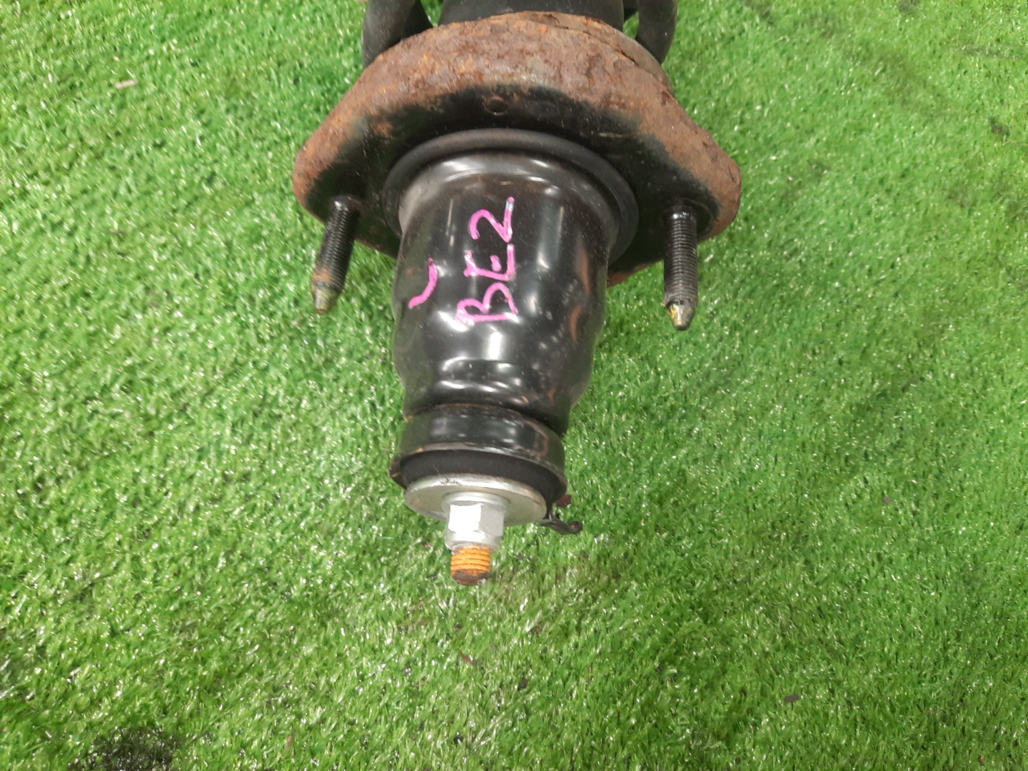 Стойка левая задняя HONDA EDIX BE3, BE1, BE2, BE4, BE8 K20A, D17A, K24A 2 ракурс