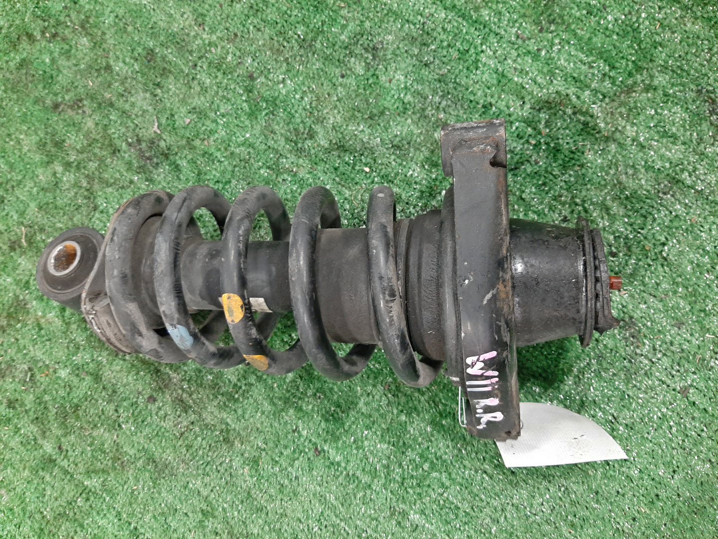 Стойка правая задняя NISSAN AVENIR W11 QG18DE 1 ракурс