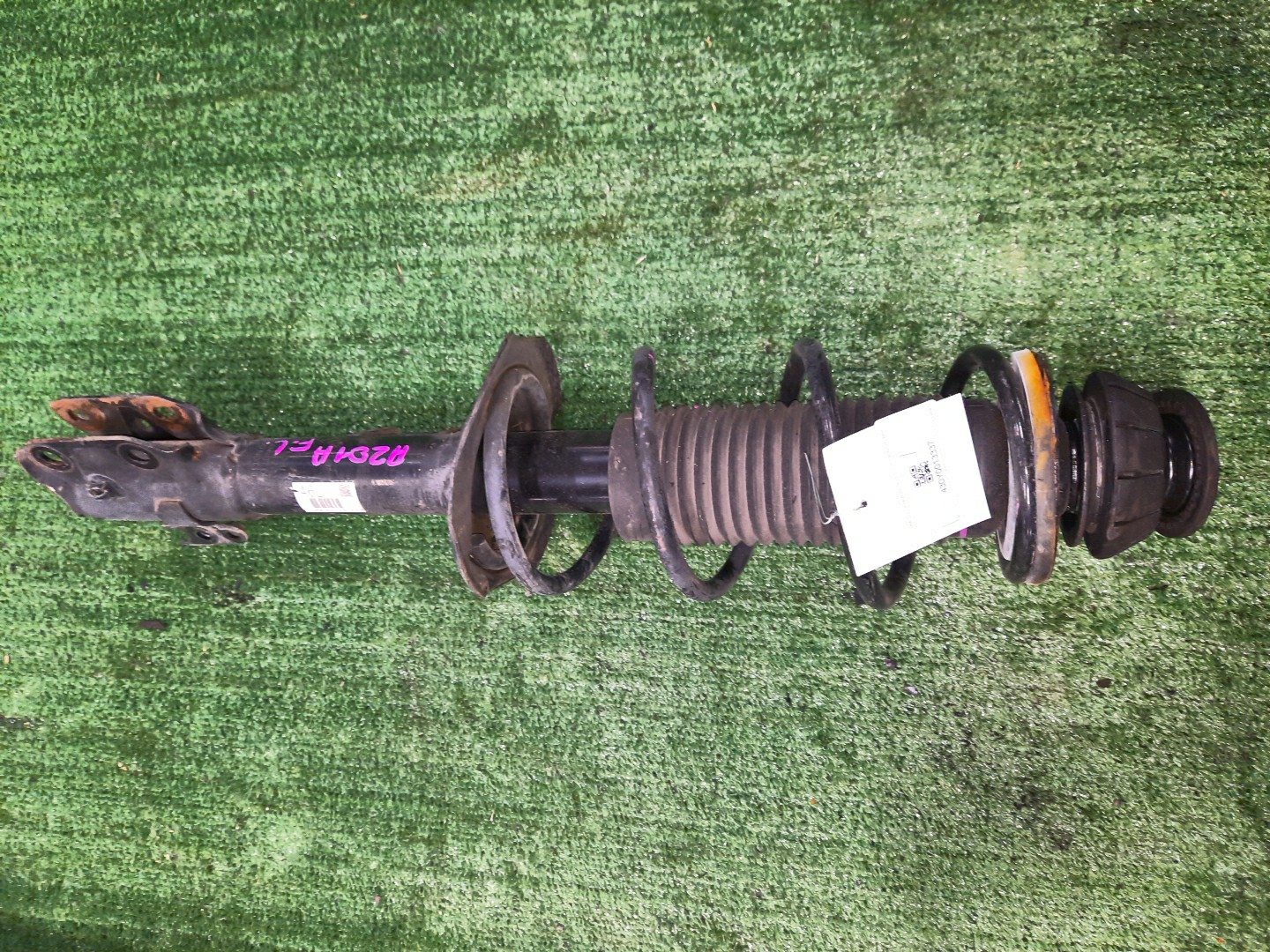Стойка левая передняя  TOYOTA RAIZE, ROCKY A200A, A201A, A202A, A200S, A202S, A201S 1KR-VET, WA-VE, WA-VEX 1 ракурс
