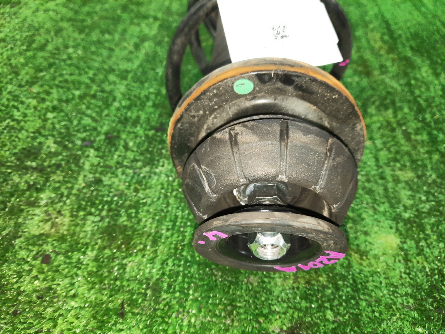 Стойка левая передняя TOYOTA RAIZE, ROCKY A200A, A201A, A202A, A200S, A202S, A201S 1KR-VET, WA-VE, WA-VEX 2 ракурс