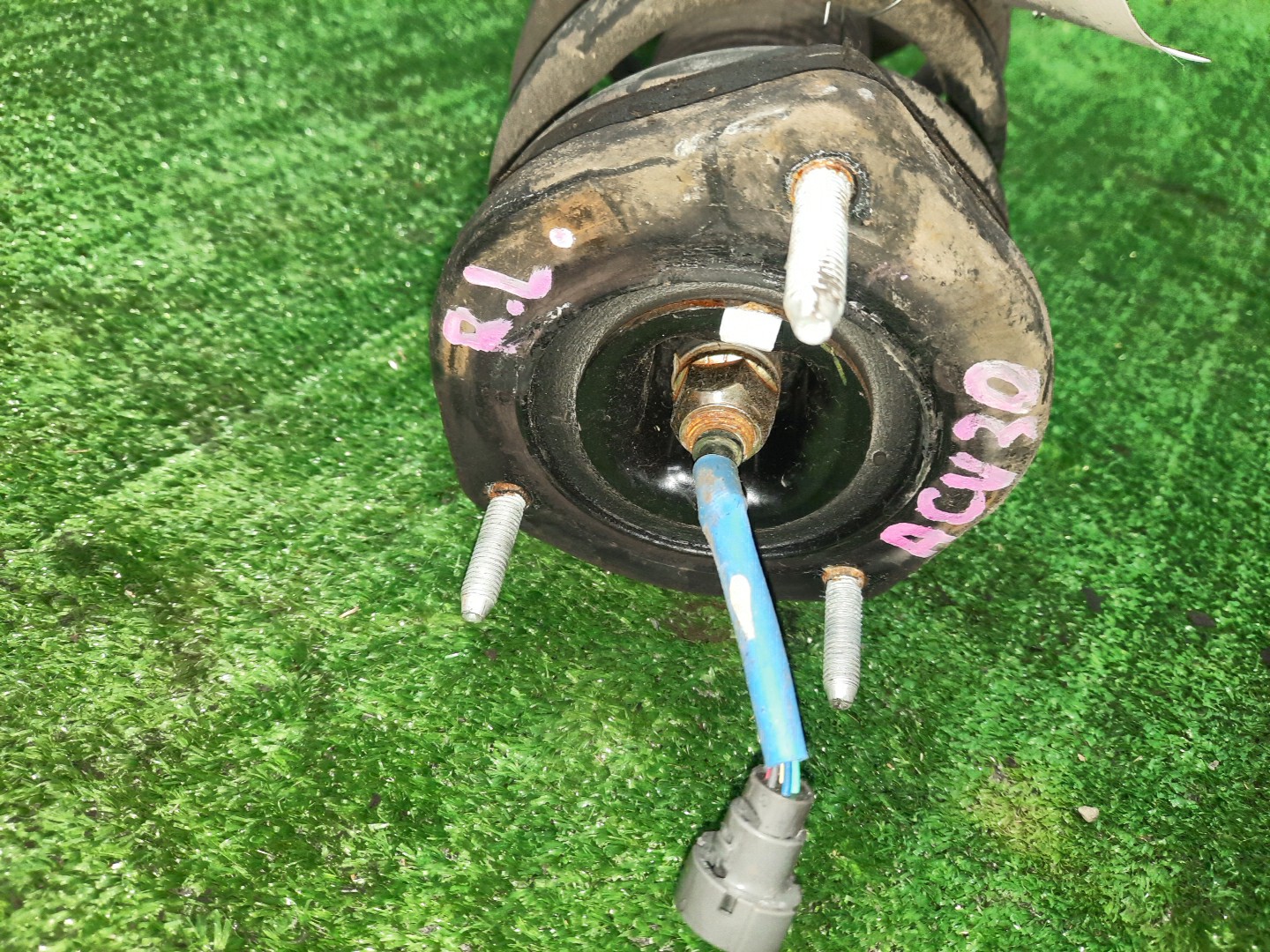 Стойка левая задняя TOYOTA CAMRY, WINDOM ACV30, MCV30 2AZ-FE, 1MZ-FE 2 ракурс