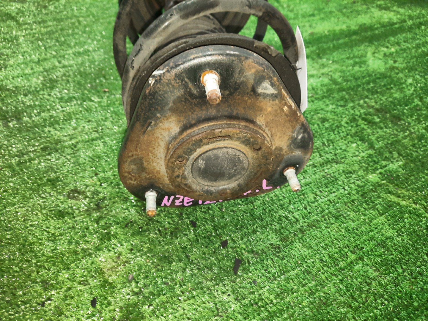 Стойка левая передняя TOYOTA COROLLA, PREMIO, COROLLA SPACIO, WISH, ALLION, COROLLA FIELDER, ALLEX, COROLLA RUNX, WILL VS, COROLLA  AXIO ZZE124, NZE121, NZE120, ZZE122, NZE124, CE121, ZRT265, ZZT240, NZT240, ZRT260, ZZT245, NZT260, ZRT261, NZE121N, Z
