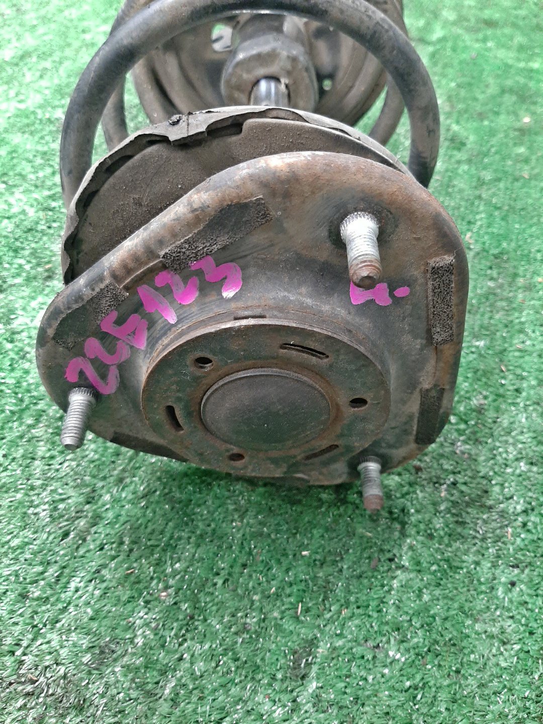 Стойка левая передняя TOYOTA COROLLA, PREMIO, COROLLA SPACIO, WISH, ALLION, COROLLA FIELDER, ALLEX, COROLLA RUNX, WILL VS, COROLLA  AXIO ZZE124, NZE121, NZE120, ZZE122, NZE124, CE121, ZRT265, ZZT240, NZT240, ZRT260, ZZT245, NZT260, ZRT261, NZE121N, Z