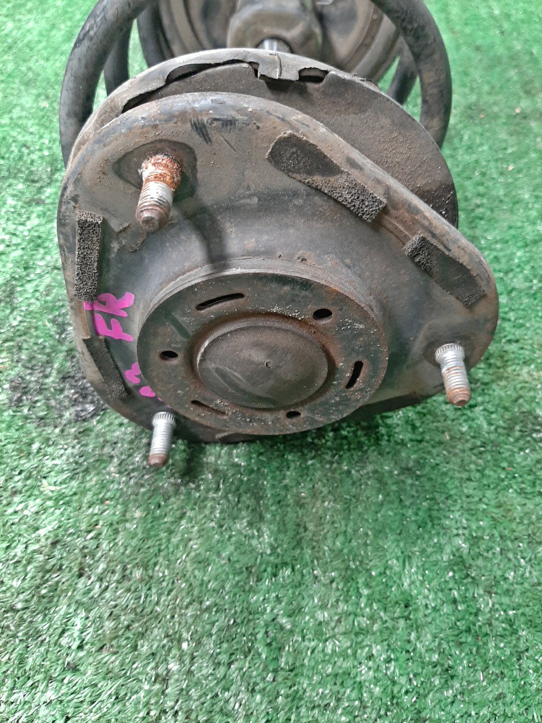 Стойка правая передняя TOYOTA COROLLA, PREMIO, COROLLA SPACIO, WISH, ALLION, COROLLA FIELDER, ALLEX, COROLLA RUNX, WILL VS, COROLLA  AXIO ZZE124, NZE121, NZE120, ZZE122, NZE124, CE121, ZRT265, ZZT240, NZT240, ZRT260, ZZT245, NZT260, ZRT261, NZE121N, 