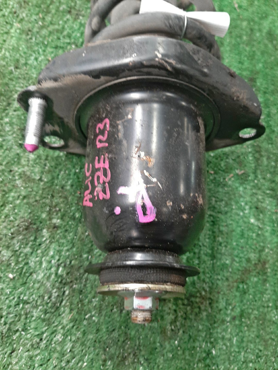 Стойка правая задняя TOYOTA COROLLA, OPA, PREMIO, COROLLA SPACIO, VISTA, ALLION, COROLLA FIELDER, ALLEX, COROLLA RUNX, SIENTA, WILL VS, VISTA ARDEO, COROLLA  AXIO NZE121, NZE120, NZE141, ZZE122, CE121, ZZE123, ACT10, ZCT10, ZZT240, NZT240, AZT240, NZ