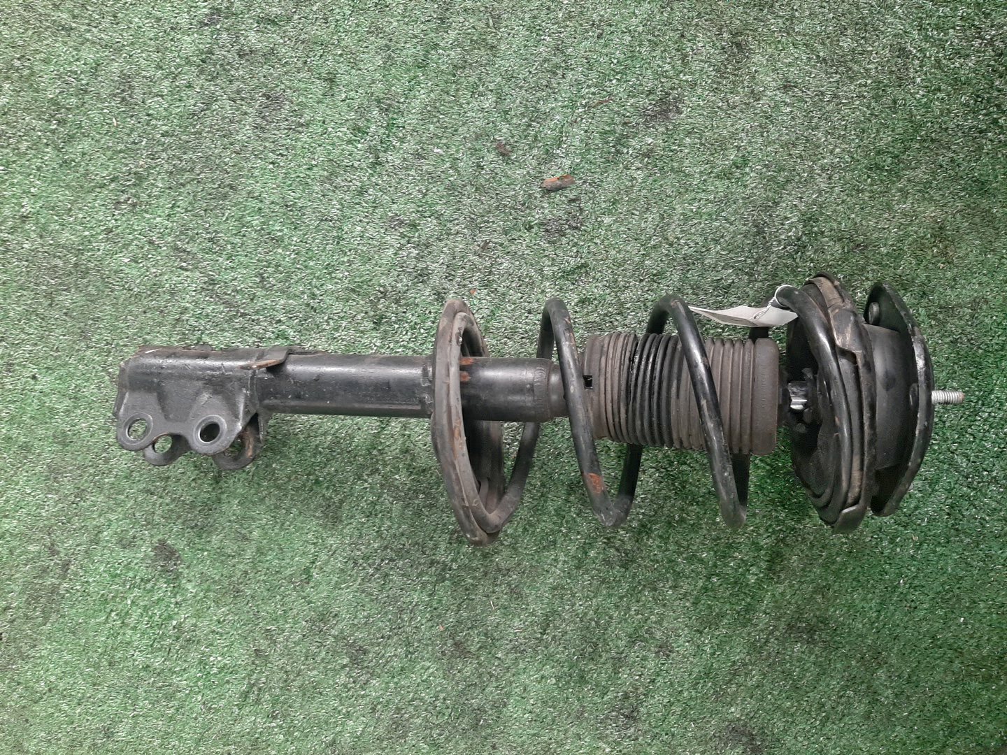 Стойка правая передняя TOYOTA CERES, COROLLA, COROLLA LEVIN, SPRINTER MARINO, SPRINTER, SPRINTER TRUENO AE100, AE110, EE101, EE111, EE108 5A-FE, 4E-FE, 3E 1 ракурс