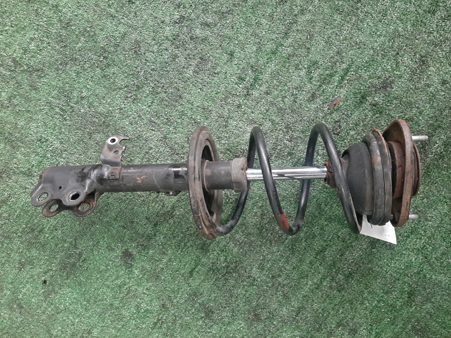 Стойка левая передняя TOYOTA COROLLA, PREMIO, COROLLA SPACIO, WISH, ALLION, COROLLA FIELDER, ALLEX, COROLLA RUNX, WILL VS, COROLLA  AXIO ZZE124, NZE121, NZE120, ZZE122, NZE124, CE121, ZRT265, ZZT240, NZT240, ZRT260, ZZT245, NZT260, ZRT261, NZE121N, Z