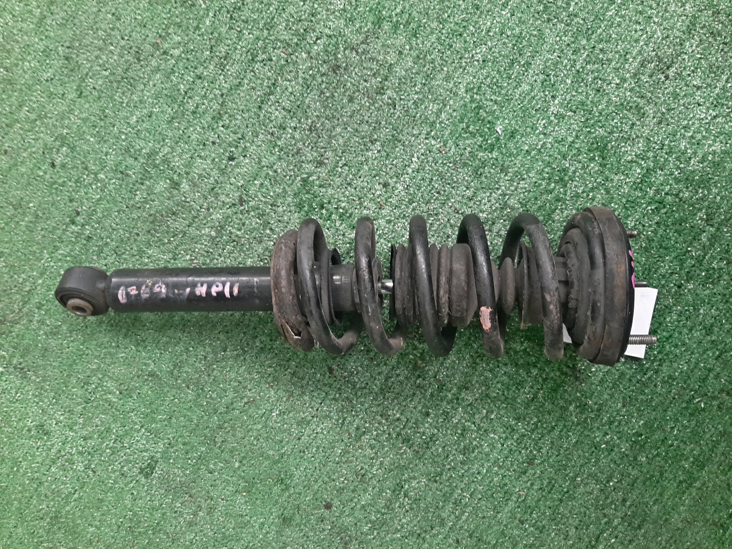 Стойка правая задняя NISSAN BLUEBIRD, PRIMERA QU14, HU14, EU14, P11, WP11, QP11, HP11, WQP11, WHP11 QG18DE, QG18DD, SR20DE, SR20VE, SR18DE 1 ракурс