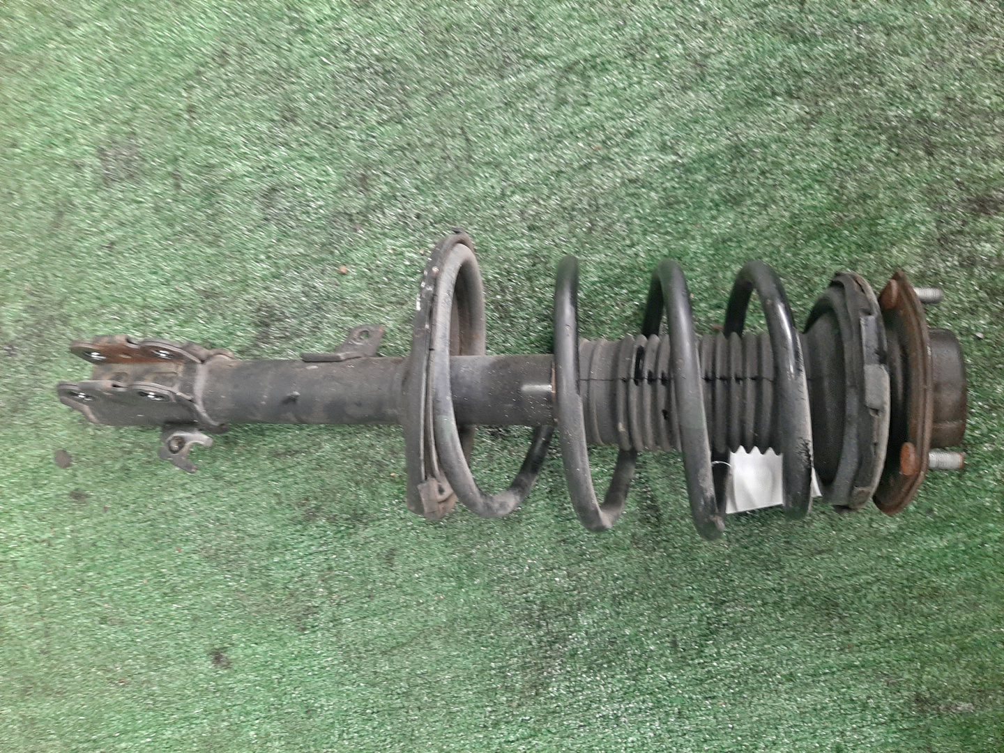 Стойка правая передняя TOYOTA HARRIER MCU15W, MCU10W, SXU15W, SXU10W, ACU10W, ACU15W 1MZ-FE, 5S-FE, 2AZ-FE 1 ракурс Стойка правая передняя TOYOTA HARRIER MCU15W, MCU10W, SXU15W, SXU10W, ACU10W, ACU15W 1MZ-FE, 5S-FE, 2AZ-FE 1 ракурс