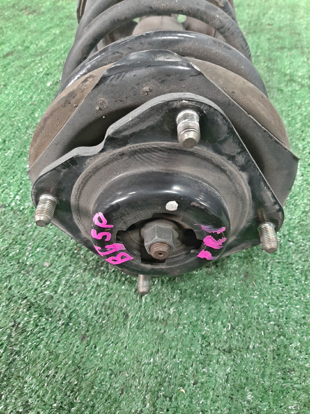 Стойка правая передняя MAZDA FAMILIA BJ5W, BJ5P, BJFW, BJ8W, BJ3P, BJFP ZL-DE, FS-ZE, FP-DE, B3 2 ракурс