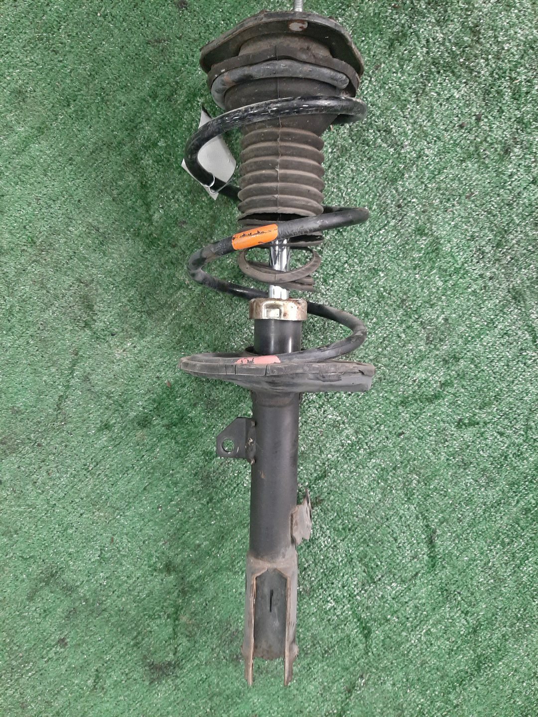 Стойка правая передняя TOYOTA COROLLA, PREMIO, COROLLA SPACIO, WISH, ALLION, COROLLA FIELDER, ALLEX, COROLLA RUNX, WILL VS, COROLLA  AXIO ZZE124, NZE121, NZE120, ZZE122, NZE124, CE121, ZRT265, ZZT240, NZT240, ZRT260, ZZT245, NZT260, ZRT261, NZE121N, 