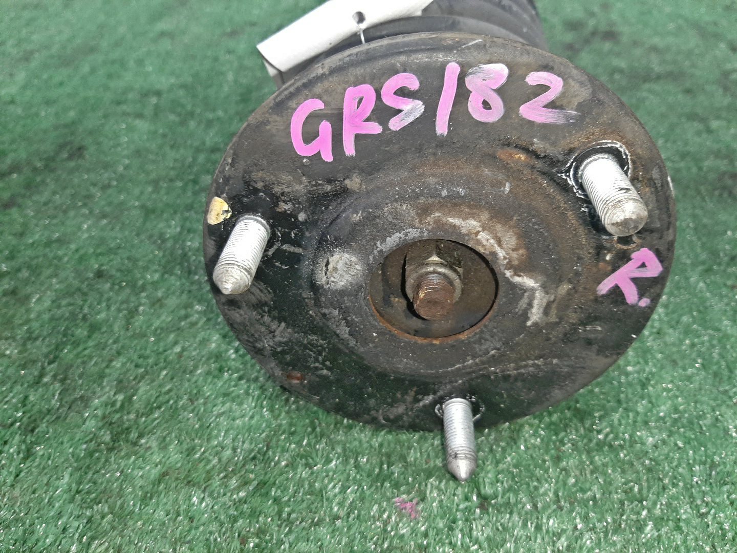 Стойка правая передняя TOYOTA CROWN, MARK X, IS250, IS250C GRS182, GRS180, GRS184, GRS204, GRS200, GRX120, GRX130, GRX121, GRX133, GSE20 3GR-FSE, 4GR-FSE, 2GR-FSE 2 ракурс