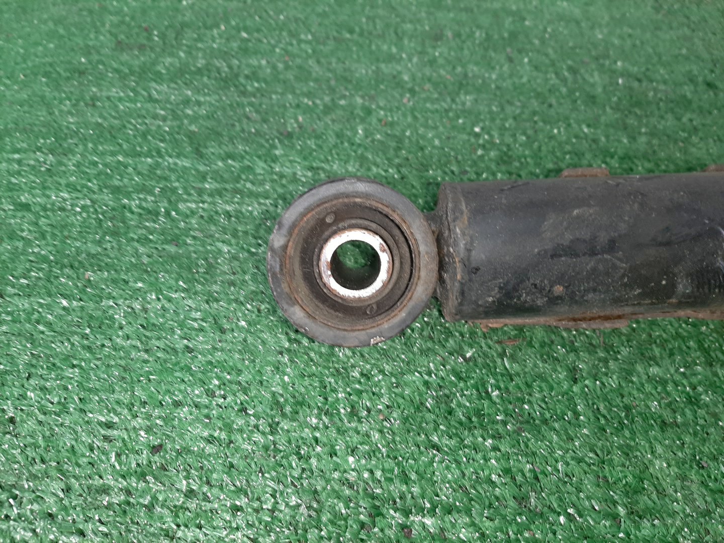 Стойка левая передняя TOYOTA CROWN, MARK X, IS250, IS250C GRS182, GRS180, GRS184, GRS204, GRS200, GRX120, GRX130, GRX121, GRX133, GSE20 3GR-FSE, 4GR-FSE, 2GR-FSE 3 ракурс