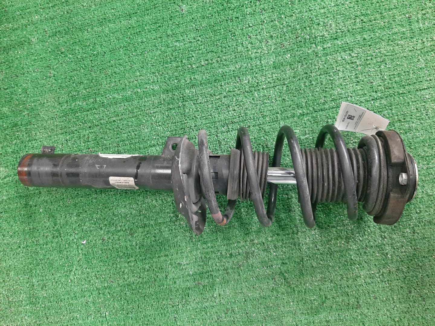 Стойка правая передняя VOLKSWAGEN GOLF 1K1 CAX 1T0412031G 1 ракурс