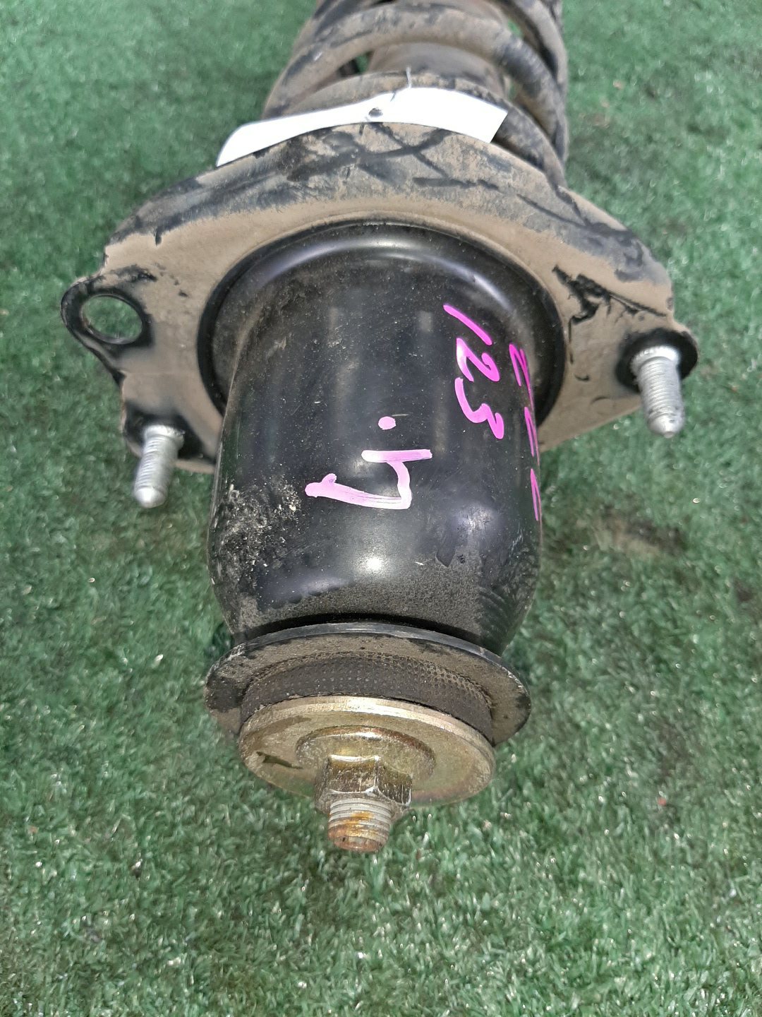 Стойка левая задняя TOYOTA COROLLA, OPA, PREMIO, COROLLA SPACIO, VISTA, ALLION, COROLLA FIELDER, ALLEX, COROLLA RUNX, SIENTA, WILL VS, VISTA ARDEO, COROLLA  AXIO NZE121, NZE120, NZE141, ZZE122, CE121, ZZE123, ACT10, ZCT10, ZZT240, NZT240, AZT240, NZE