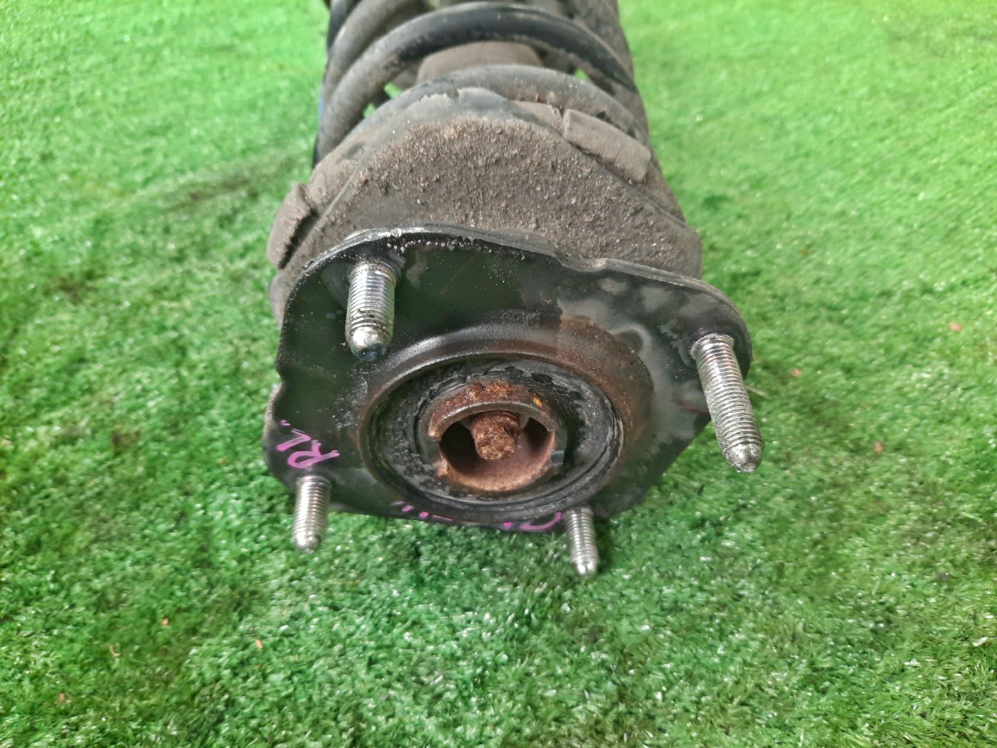 Стойка левая задняя MAZDA CAPELLA GF8P, GWEW, GW8W, GWER, GWFW, GFEP, GW5R, GFFP, GFER FP-DE, FS-DE, FS-ZE, RF-T, RF 2 ракурс