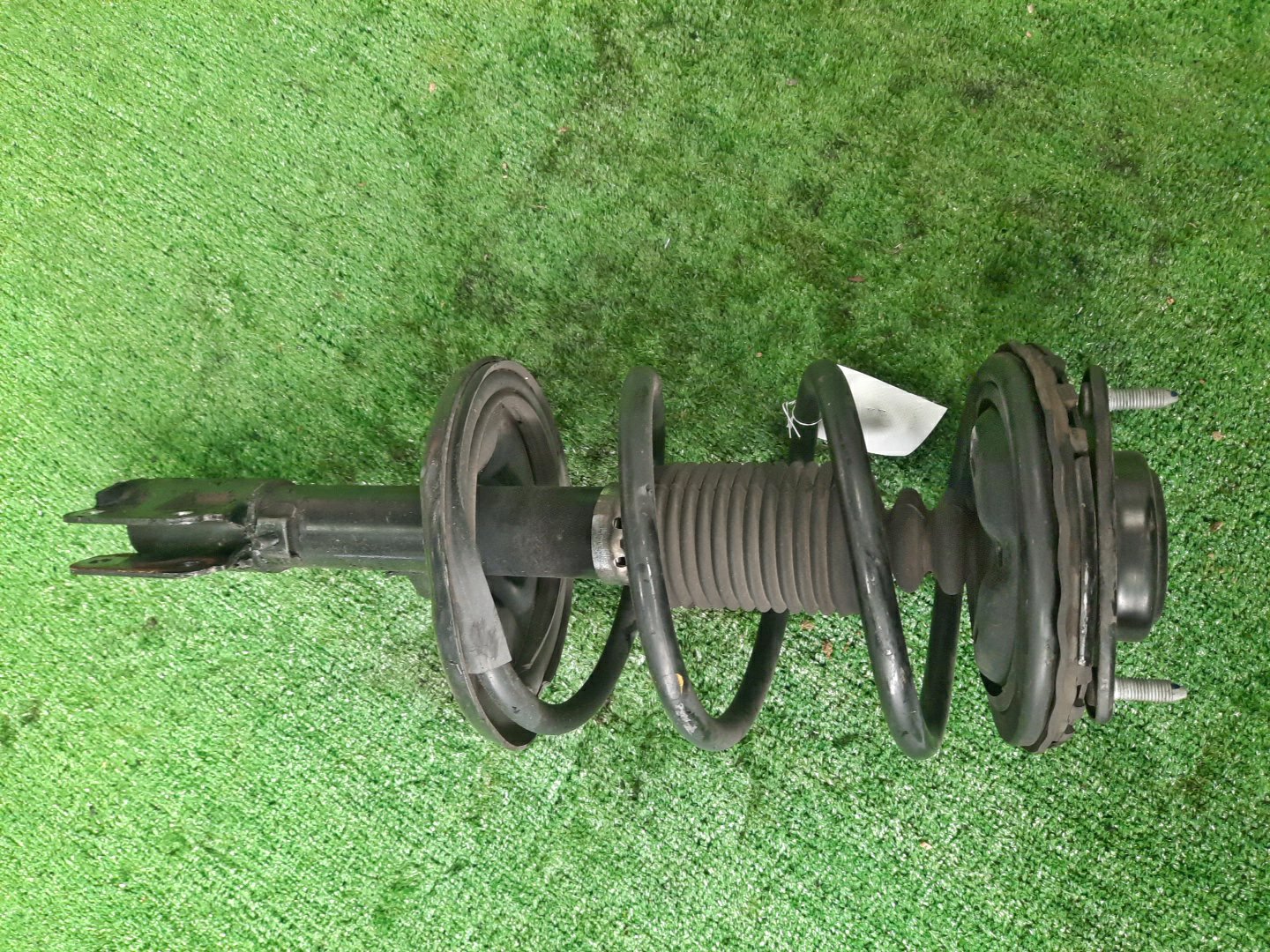 Стойка левая передняя MITSUBISHI CHARIOT GRANDIS, GRANDIS NA4W 4G69 1 ракурс Стойка левая передняя MITSUBISHI CHARIOT GRANDIS, GRANDIS NA4W 4G69 1 ракурс