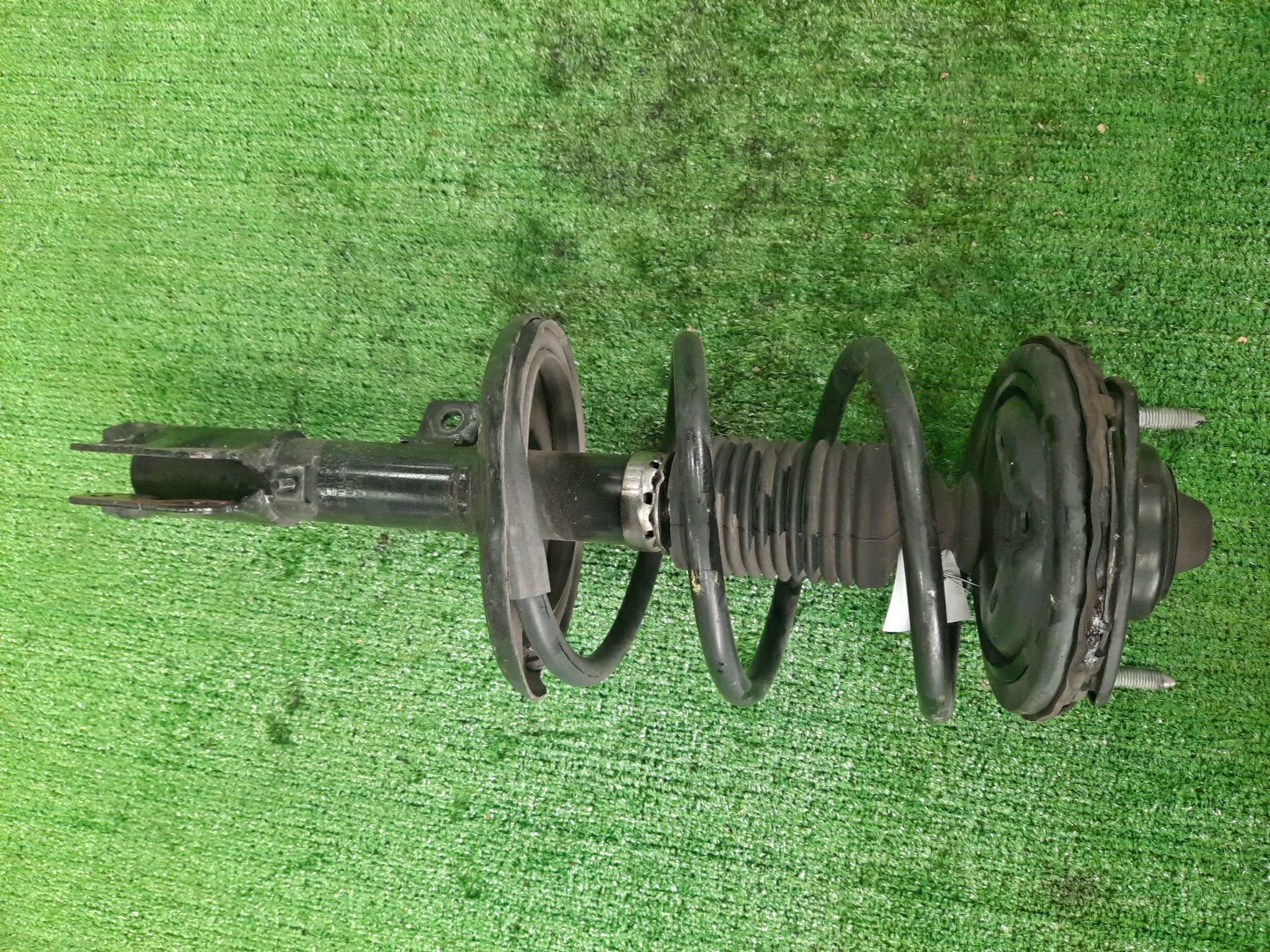 Стойка правая передняя MITSUBISHI CHARIOT GRANDIS, GRANDIS NA4W 4G69 1 ракурс Стойка правая передняя MITSUBISHI CHARIOT GRANDIS, GRANDIS NA4W 4G69 1 ракурс