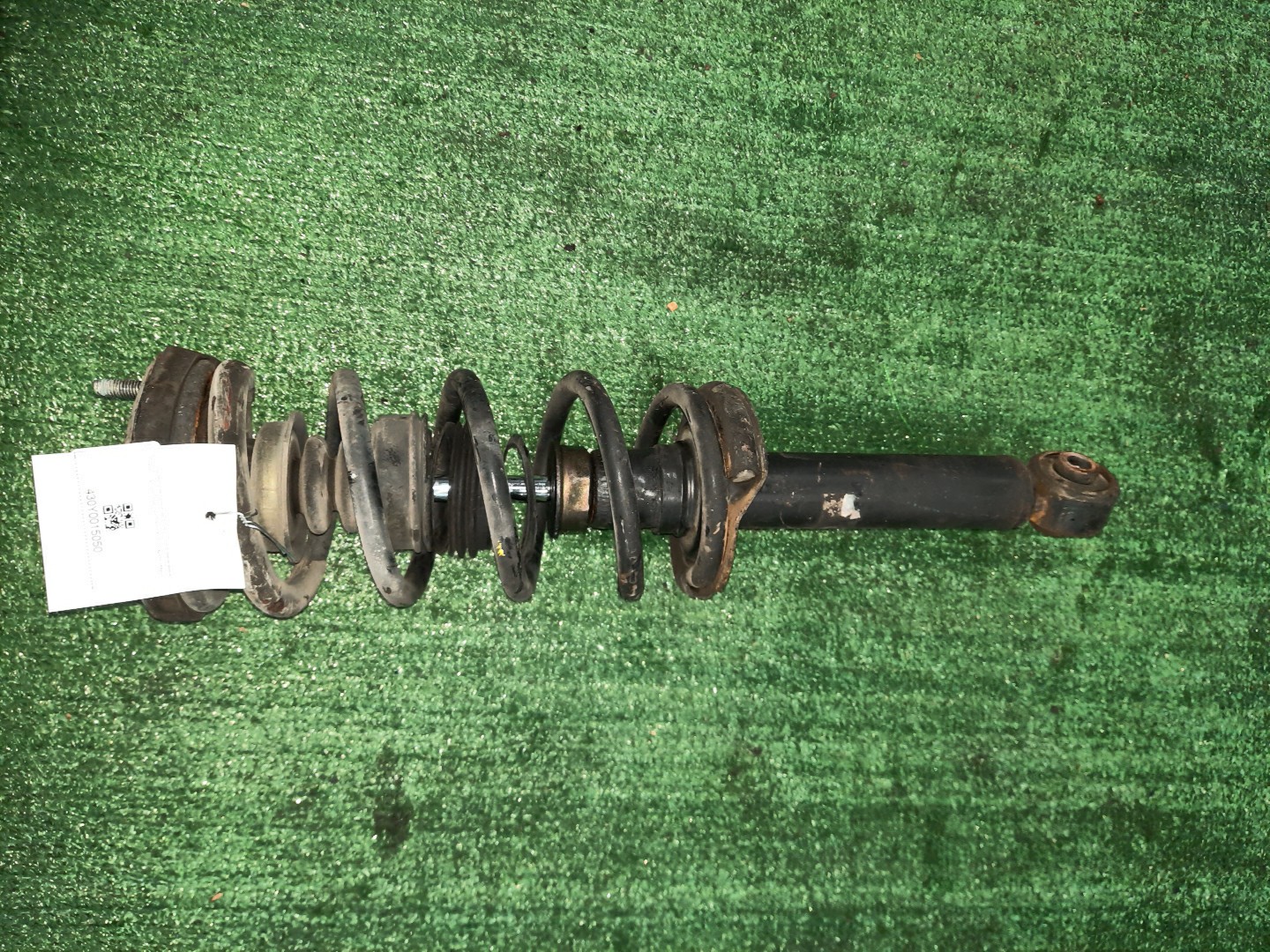 Стойка левая задняя NISSAN BLUEBIRD, PRIMERA QU14, HU14, EU14, P11, WP11, QP11, HP11, WQP11, WHP11 QG18DE, QG18DD, SR20DE, SR20VE, SR18DE 1 ракурс